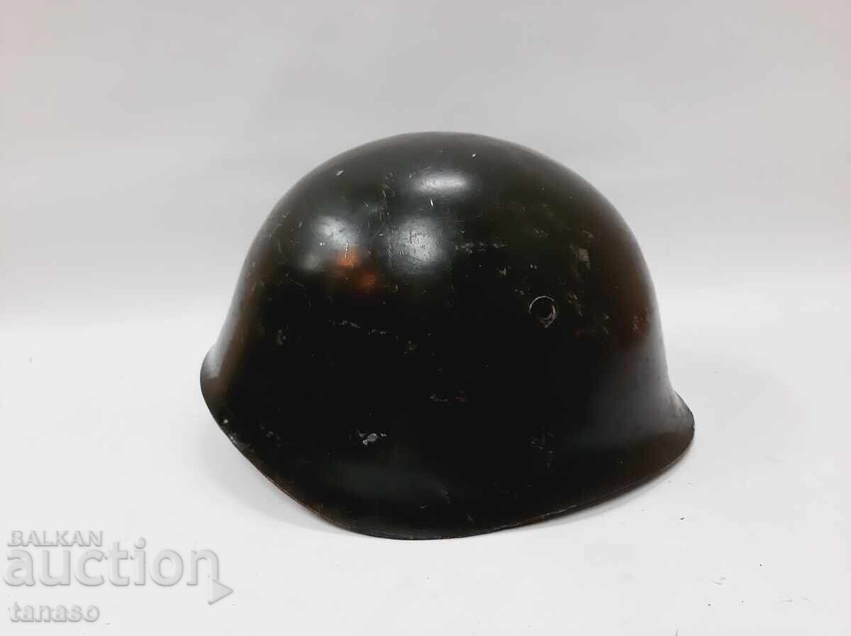 Auction Bulgarian army steel helmet, M51/72 helmet, size 57 Auction Bulgarian army steel helmet, M51/72 helmet, size 57