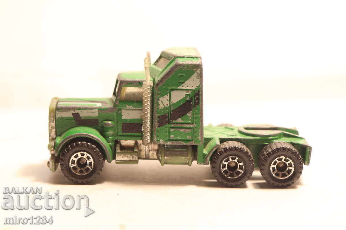 1/64 MATCHBOX TRUCK CAR MODEL