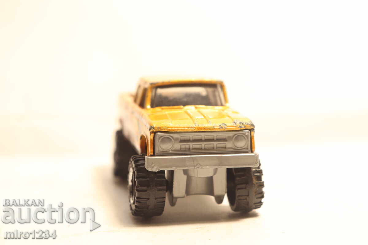MODEL CAMION MAȘINUȚĂ MATCHBOX 1/64 cu preț € 0.01 | 0.02 BGN