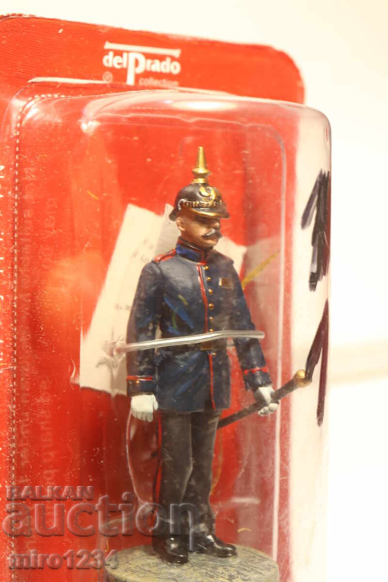 Livrarea FIGURINĂ POMPIER DEL PRADO UNIFORMĂ