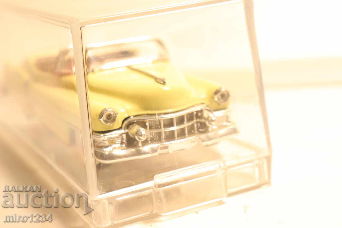 Licitație MODEL MAȘINUȚĂ JUCĂRIE 1/43 VITESSE CADILLAC
