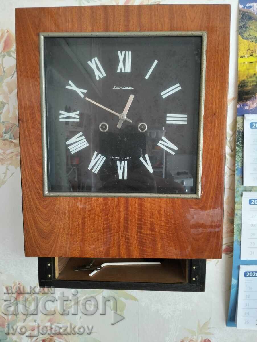 Часовници янтар с цена € 20.00 | 39.12 лв.