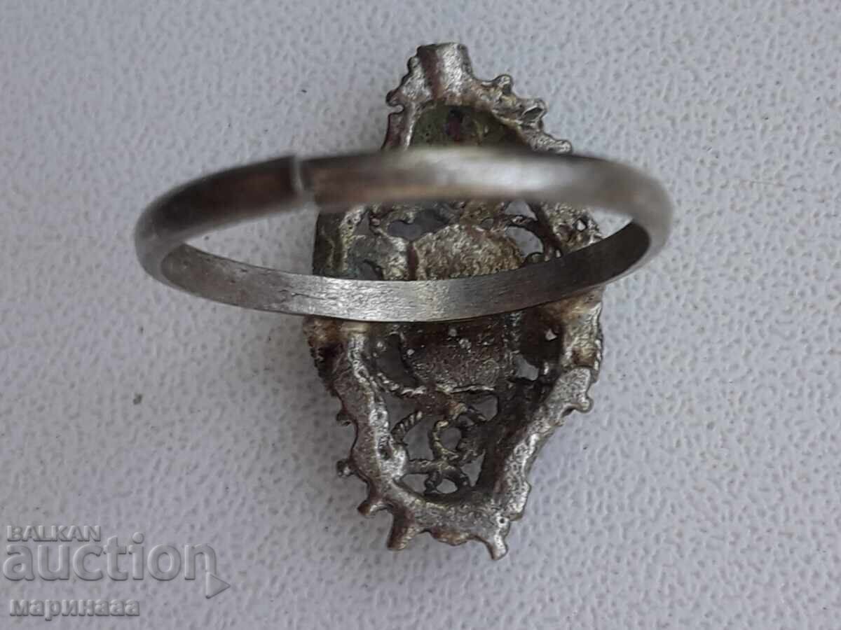 Auction  ANTIQUE RING