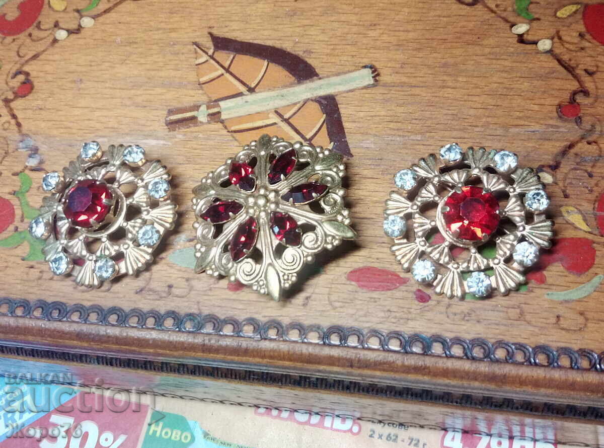 3 superbe BROȘE SOVIETICE PLACATE CU AUR cu PIETRE și marcaje 3 superbe BROȘE SOVIETICE PLACATE CU AUR cu PIETRE și marcaje