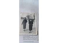 Fotografie Varna Două femei la plimbare
