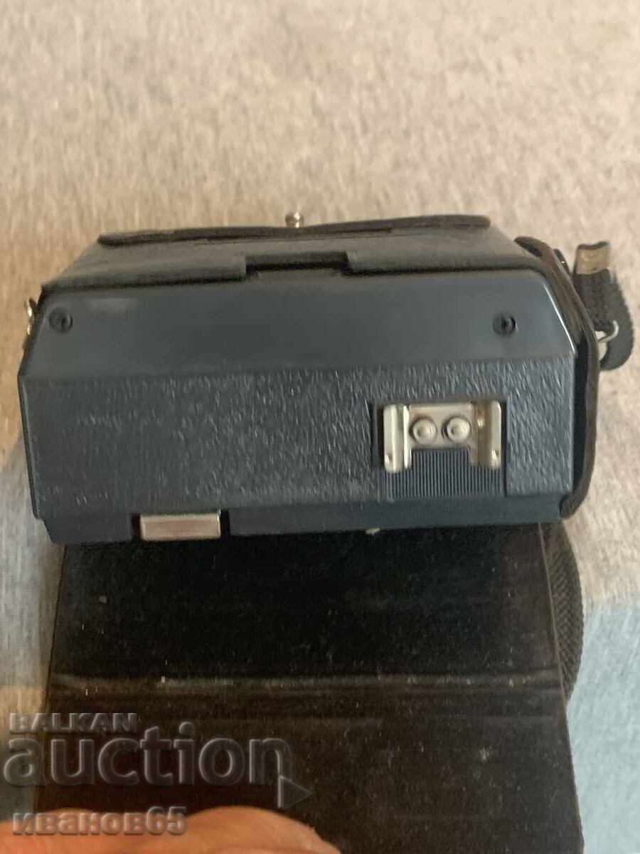 Auction  Kodak Instamatic 50 camera