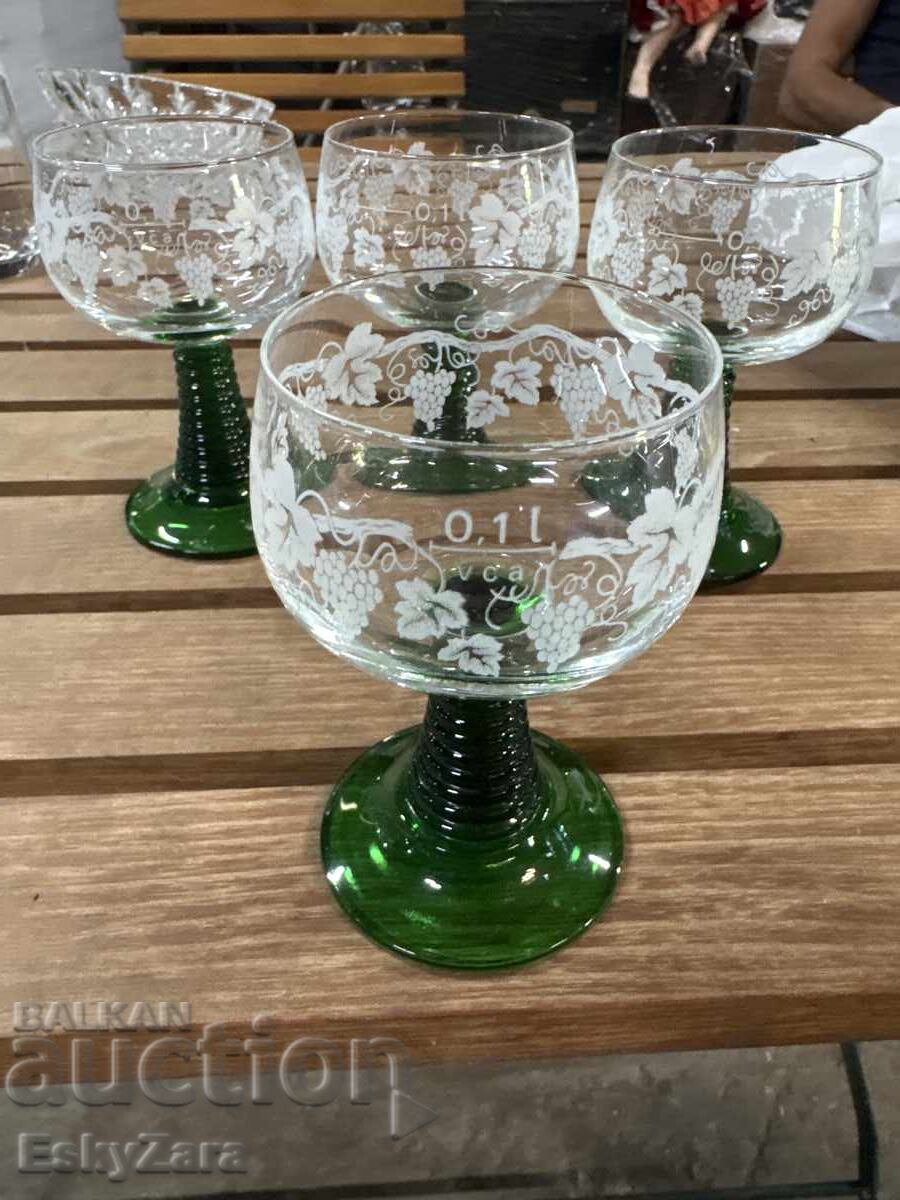 Licitație Retro pahare de vin germane Römer cu picior verde – Licitație Retro pahare de vin germane Römer cu picior verde –