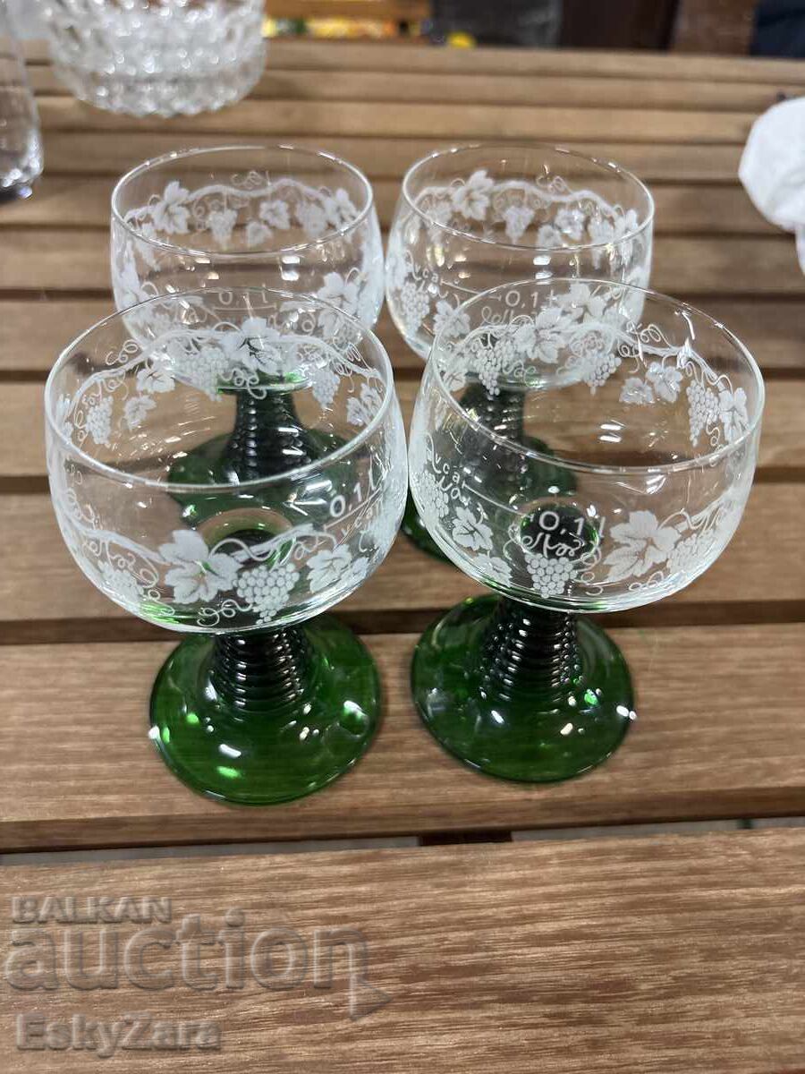 Livrarea Retro pahare de vin germane Römer cu picior verde – Livrarea Retro pahare de vin germane Römer cu picior verde –