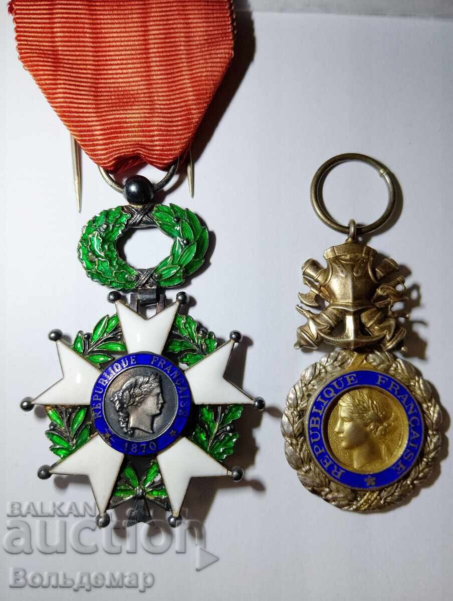 Две френски отличия Две френски отличия