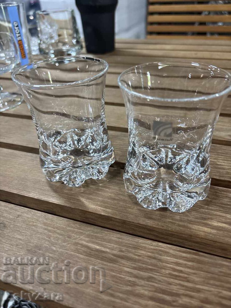 Pahare italienești Bormioli cu bază masivă – 2 buc cu preț € 10.00 | 19.56 BGN Pahare italienești Bormioli cu bază masivă – 2 buc cu preț € 10.00 | 19.56 BGN