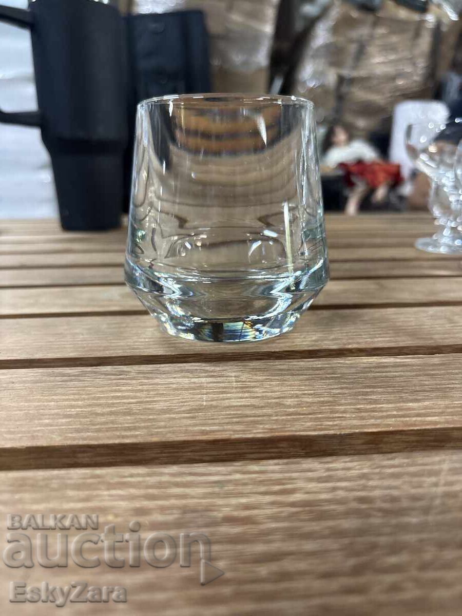 Pahar mare și greu din cristal Pahar mare și greu din cristal