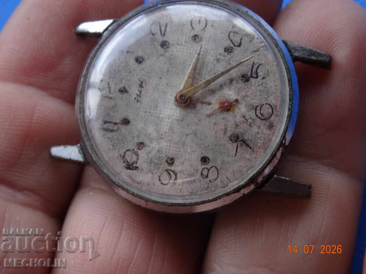 OLD RUSSIAN COLLECTIBLE WATCH VICTORY WINTER OLD RUSSIAN COLLECTIBLE WATCH VICTORY WINTER