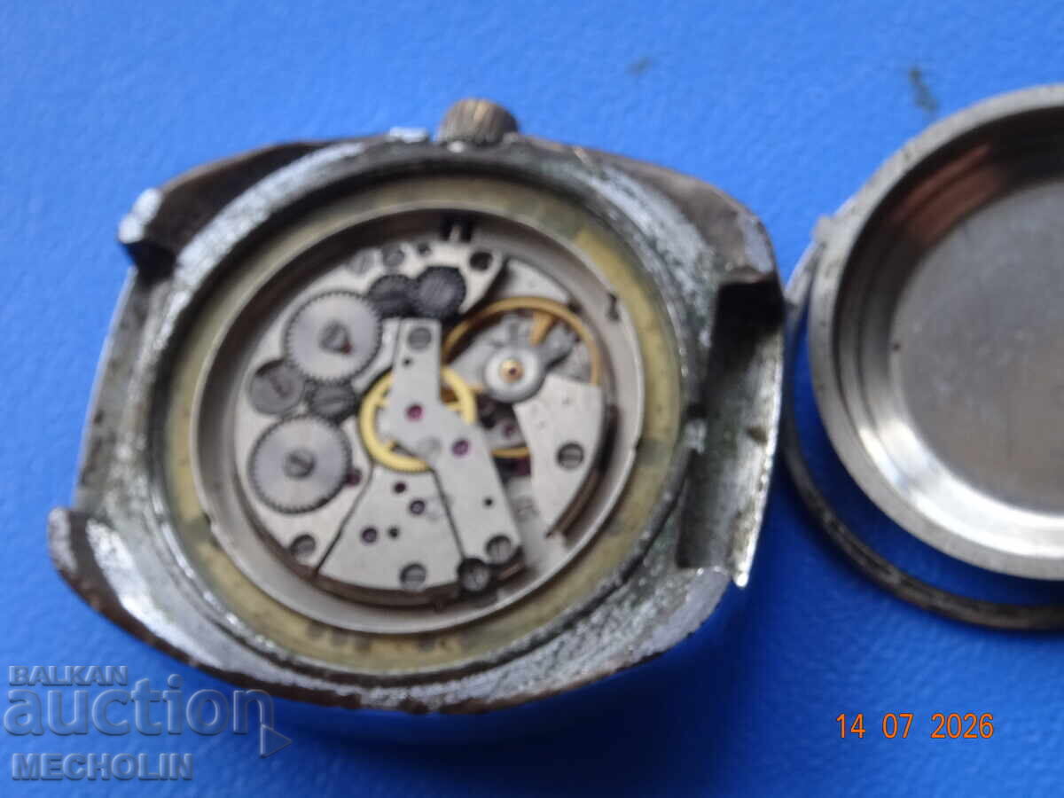 Delivery of OLD RUSSIAN COLLECTIBLE CLOCK SLAVA Delivery of OLD RUSSIAN COLLECTIBLE CLOCK SLAVA