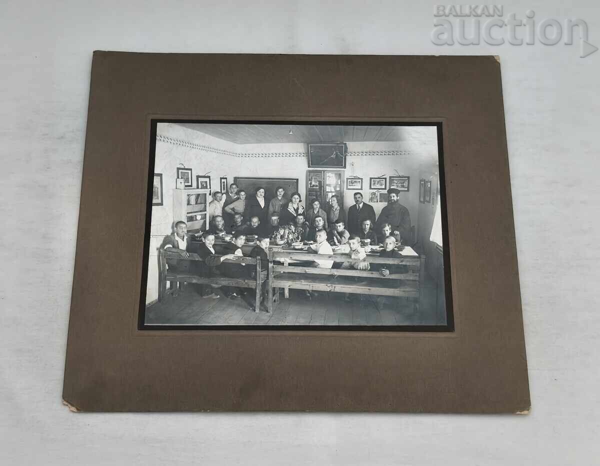 CARITATE KAZANLAK FOTO ARNAUDOV POZĂ 190..an CARITATE KAZANLAK FOTO ARNAUDOV POZĂ 190..an