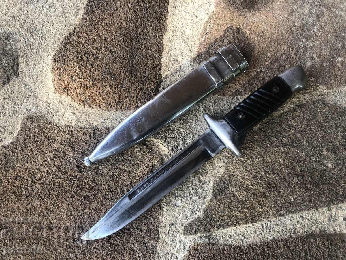 Auction  Knife of the day