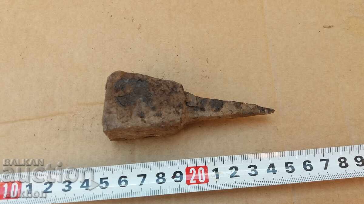 OLD SMALL ANVIL - 6