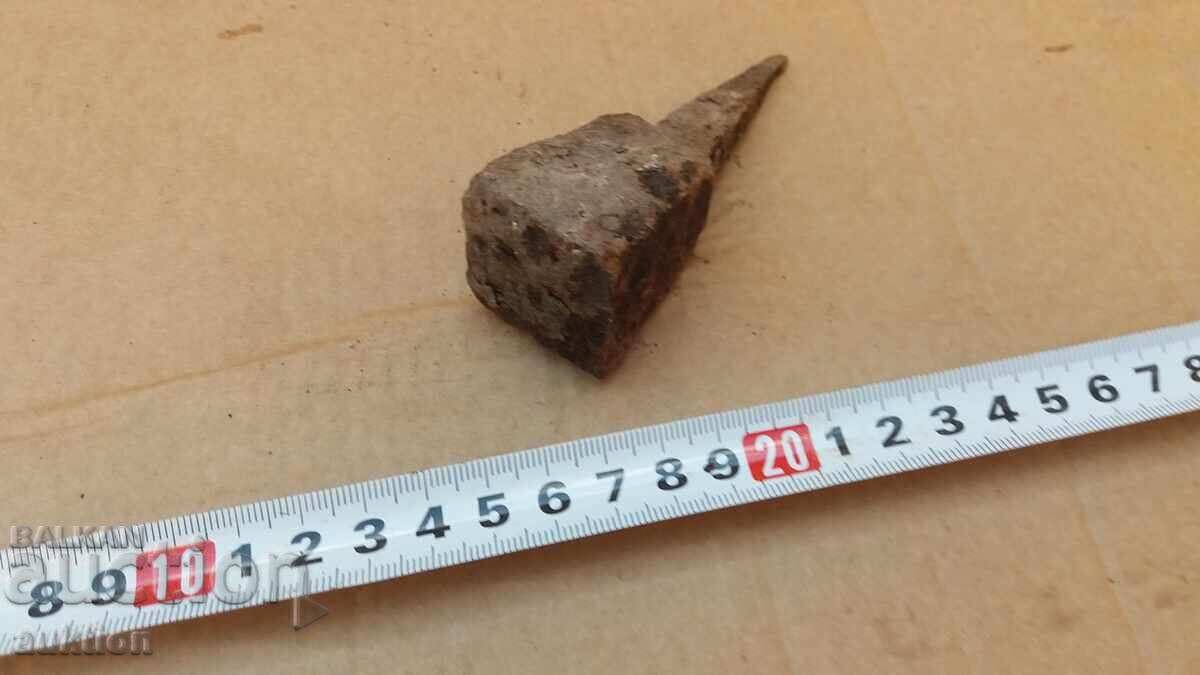 OLD SMALL ANVIL - 7