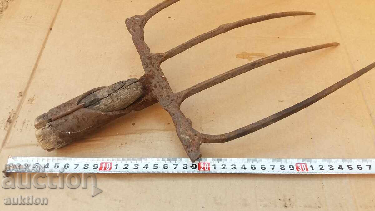 OLD COTTAGE, TOOL - 7