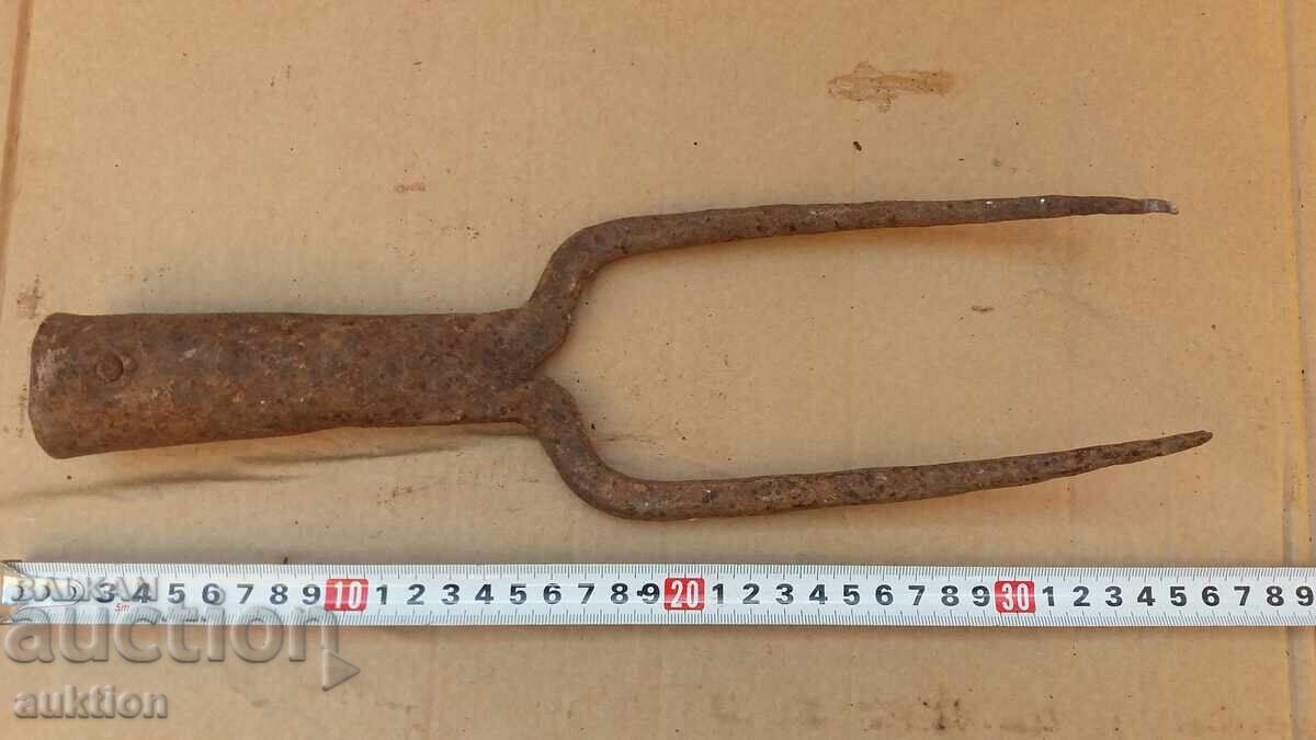 Licitație CABANĂ RENAȘTEREA FORJATĂ, SCULĂ Licitație CABANĂ RENAȘTEREA FORJATĂ, SCULĂ