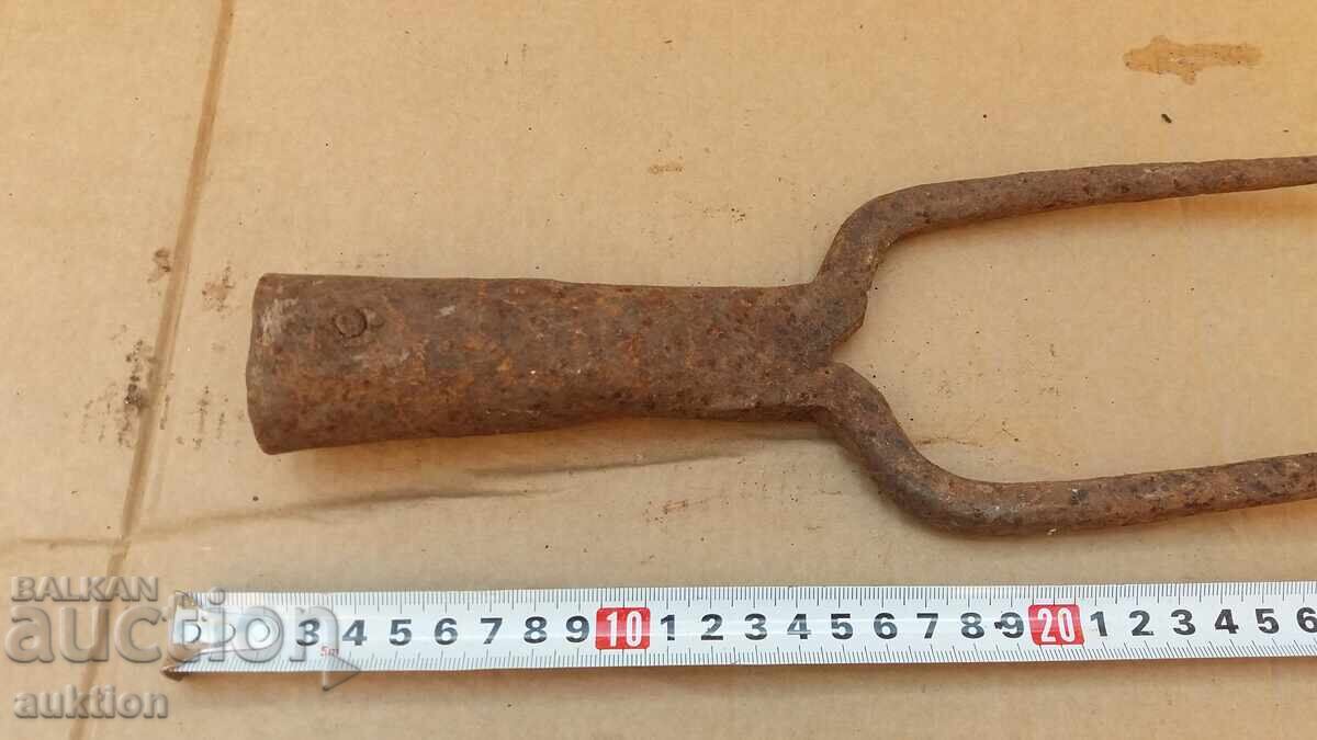 Livrarea CABANĂ RENAȘTEREA FORJATĂ, SCULĂ Livrarea CABANĂ RENAȘTEREA FORJATĂ, SCULĂ