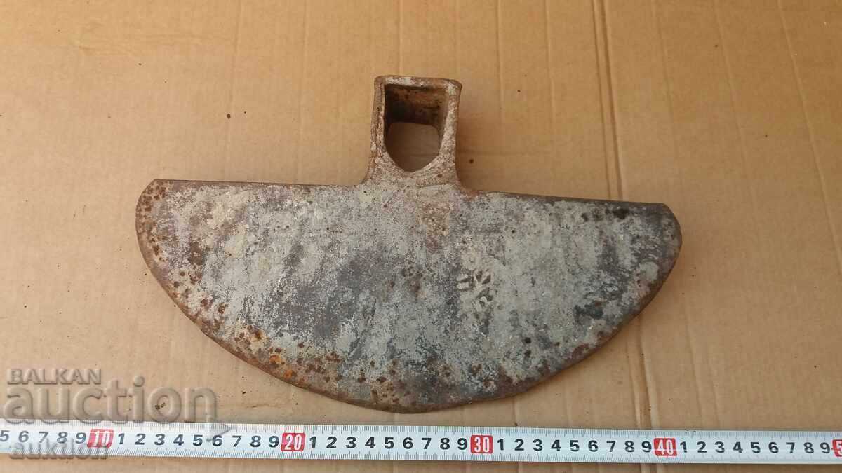 OLD SOLID HOE, SHOVEL with price € 1.49 | 2.91 BGN
