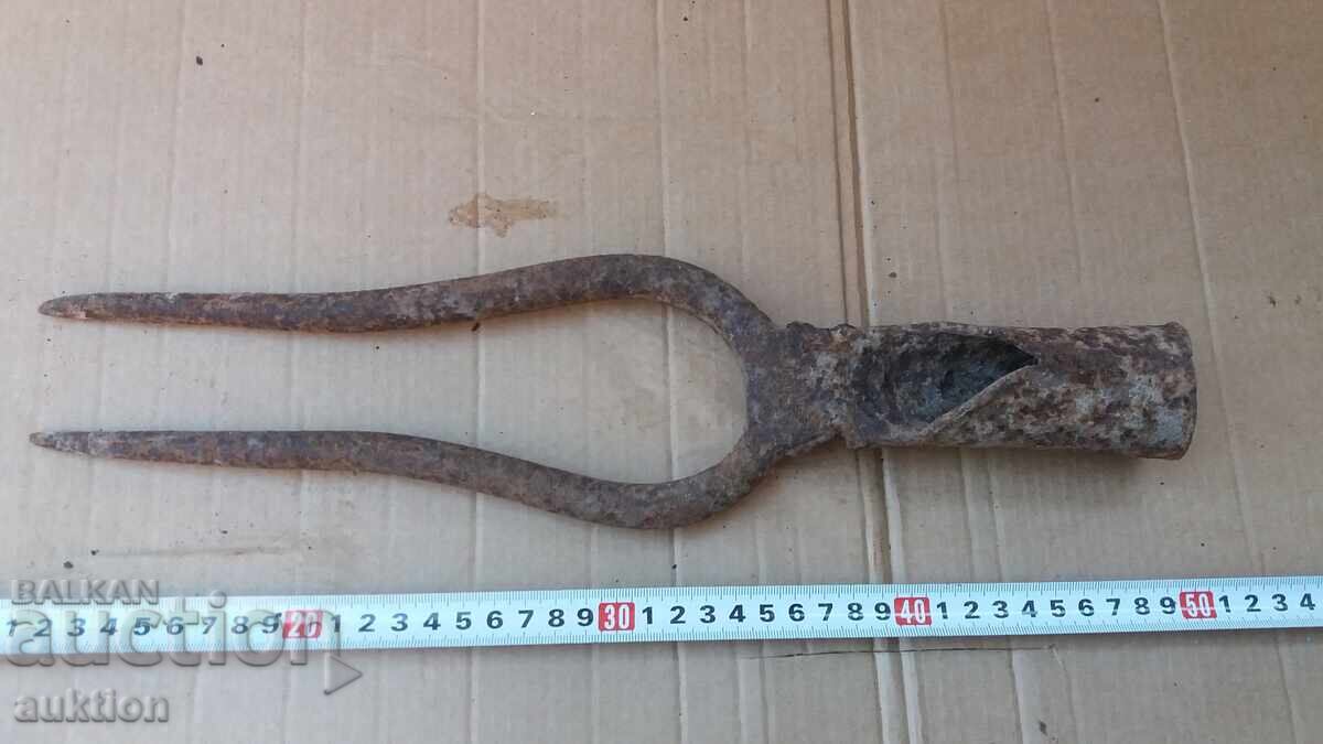 OLD CUTTING TOOL, PITCHFORK, TOOL