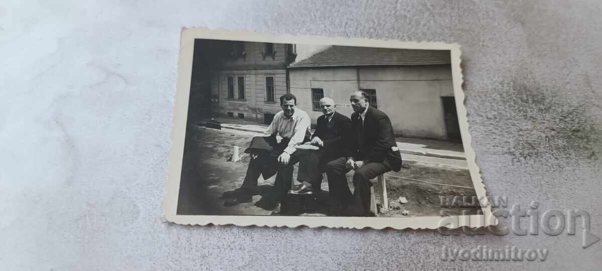 Photo Sofia Three men sitting on a wooden bench