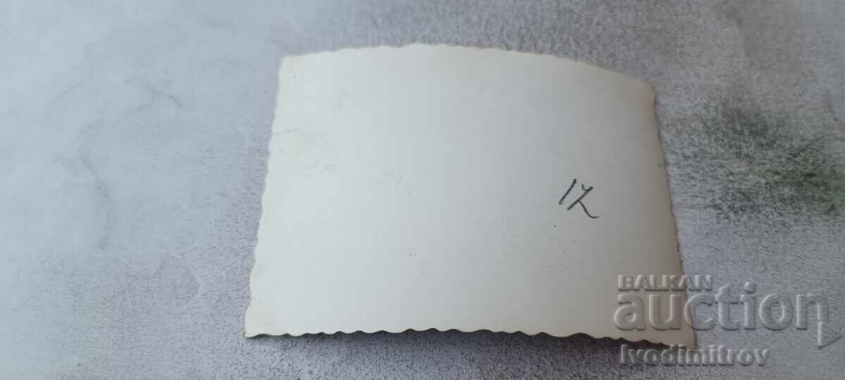 Снимка София Малко момченце на улицата през зимата с цена € 1.04 | 2.03 лв.
