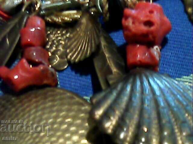 Delivery of Beautiful coral necklace and 4 other items