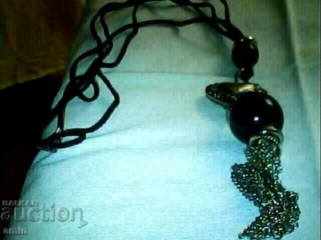 Beautiful necklace made of 3 large bakelite beads - 5