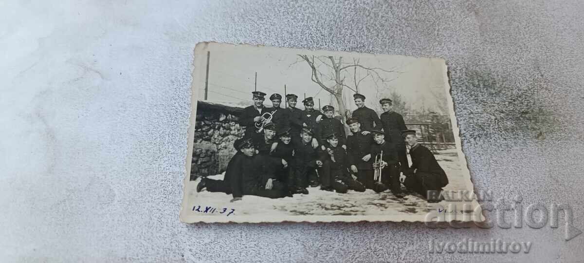 Снимка София Ученици с духови инструменти в пансиона 1937