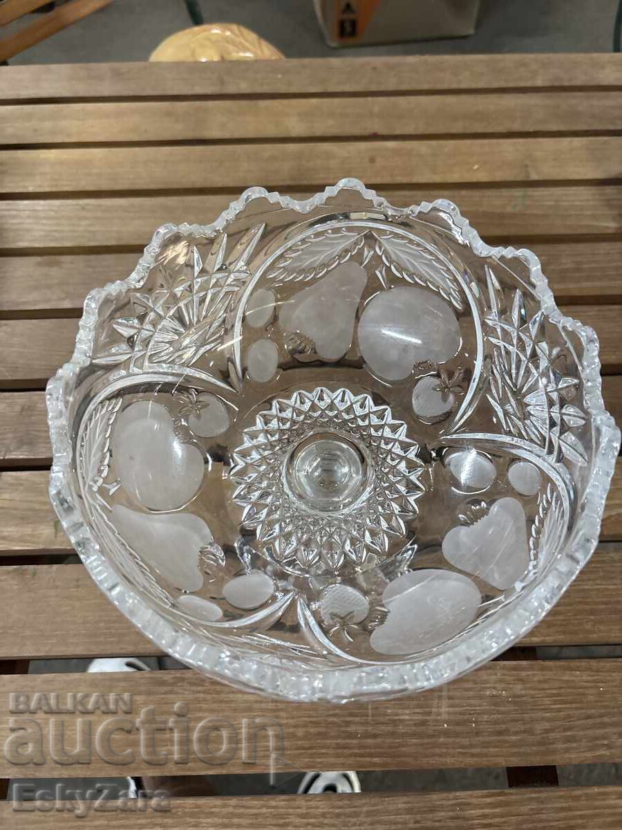 Fructieră din cristal cu preț € 80.00 | 156.47 BGN