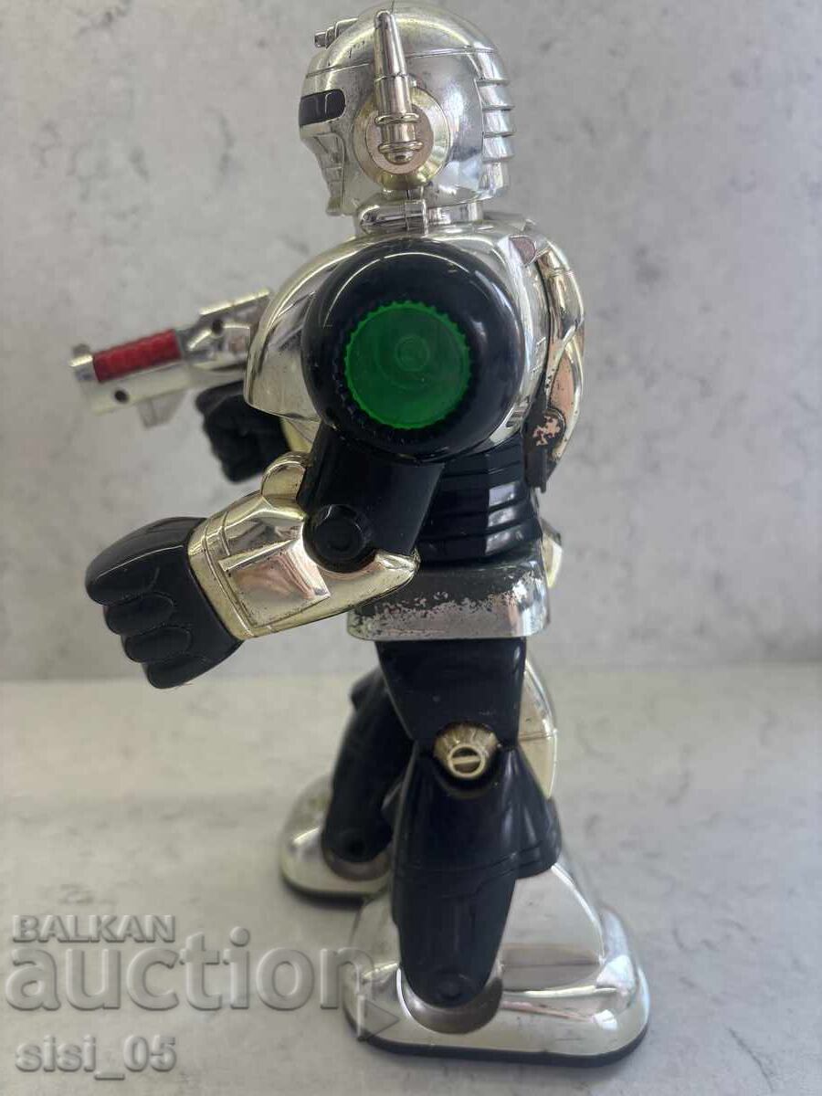 Jucărie robot din plastic pentru copii cu preț € 15.00 | 29.34 BGN