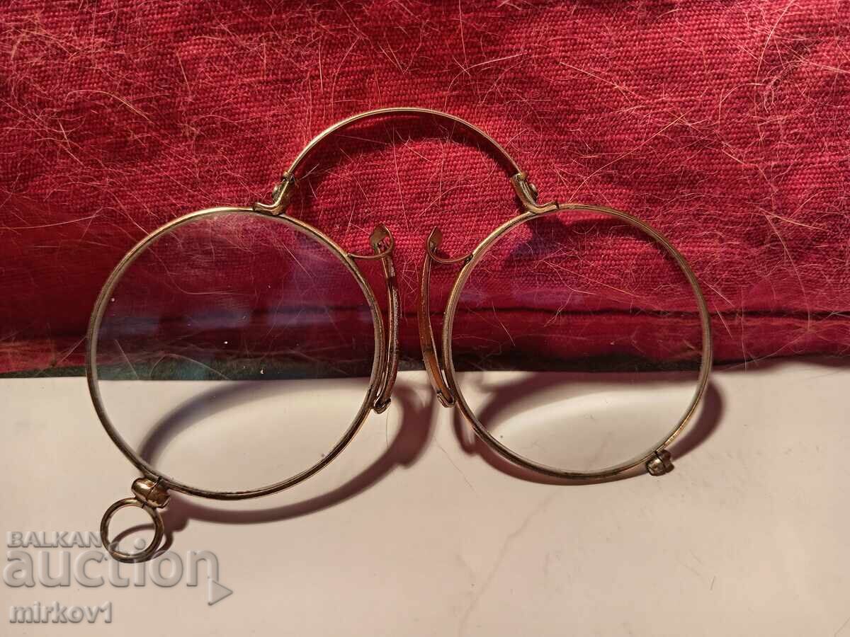 Delivery of Antique pince-nez