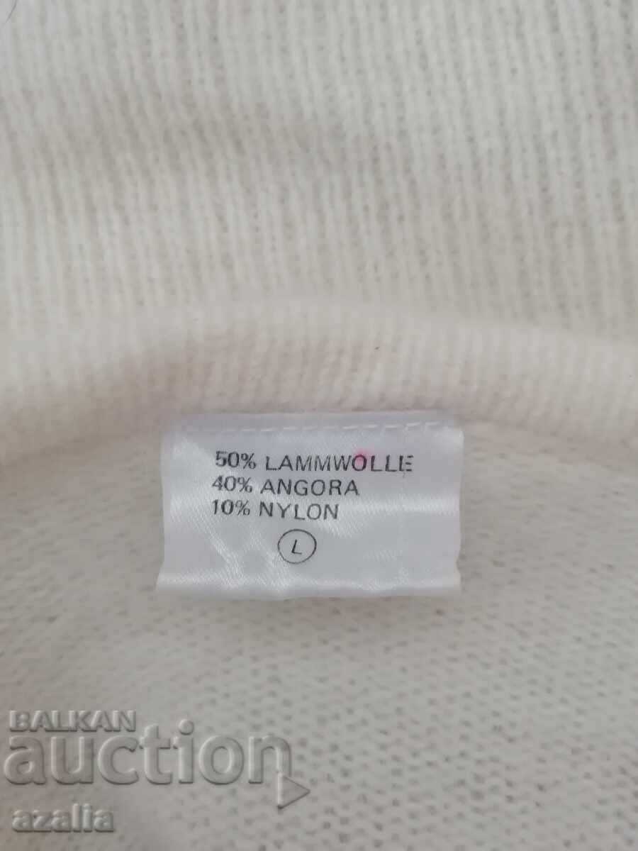 Auction Excellent angora bolero, size L Auction Excellent angora bolero, size L