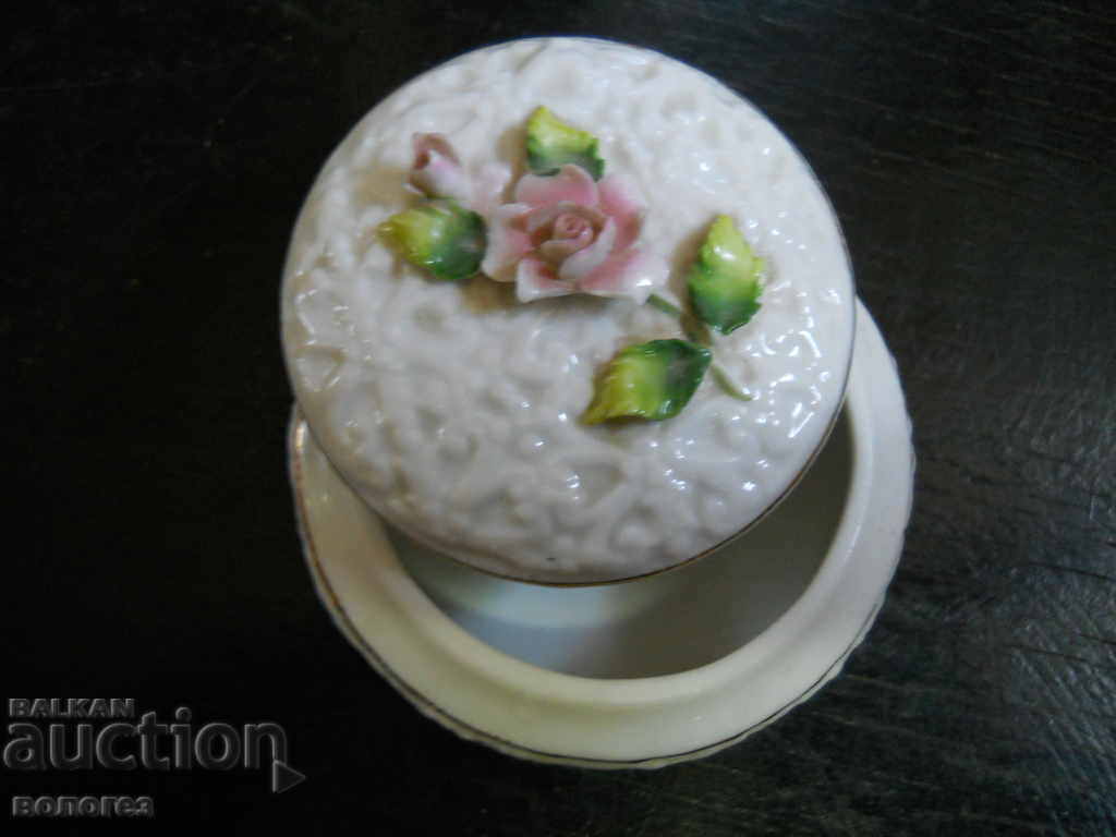 Auction  Porcelain jewelry box with markings
