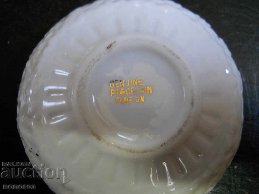 Delivery of Porcelain jewelry box with markings
