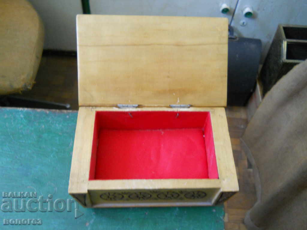 Delivery of Wooden pyrographed jewelry box