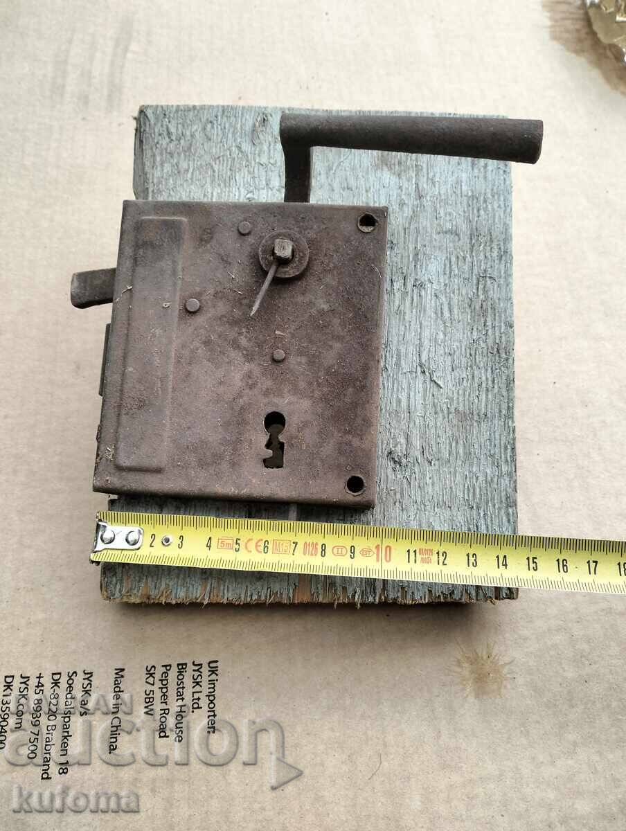 Old lock with handles with price € 9.99 | 19.54 BGN