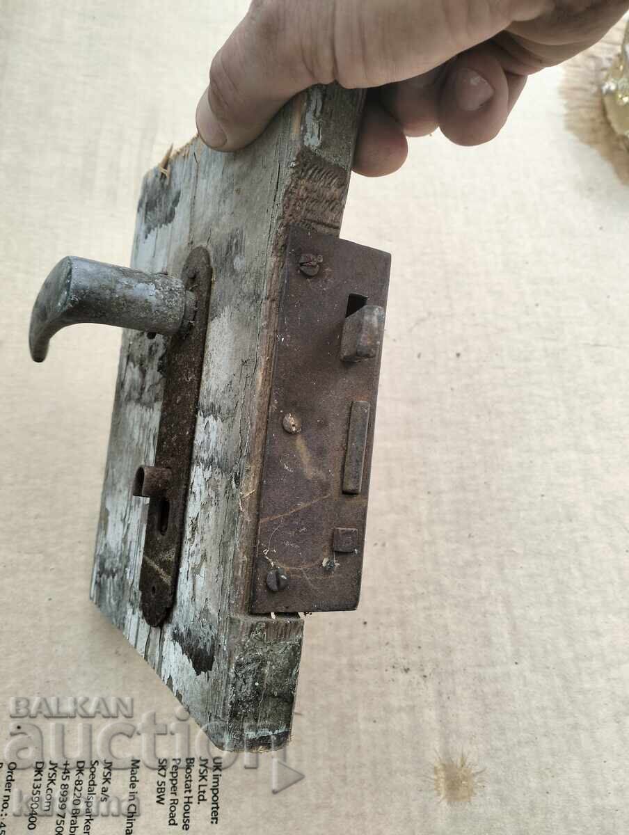 Auction  Old lock with handles