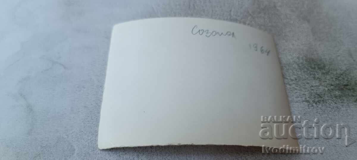 Снимка Созопол Мъж на брега на морето 1944 с цена € 0.84 | 1.64 лв.