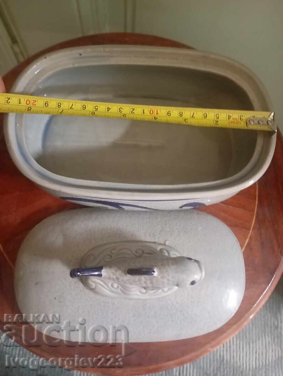 Licitație Vas ceramic retro pentru pește (terină)