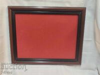 Stylish and solid frame with a luxurious red velvet back