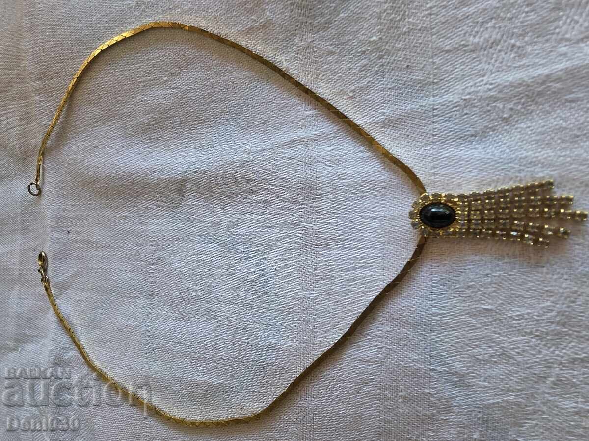 Аукцион колие в златист цвят Аукцион колие в златист цвят