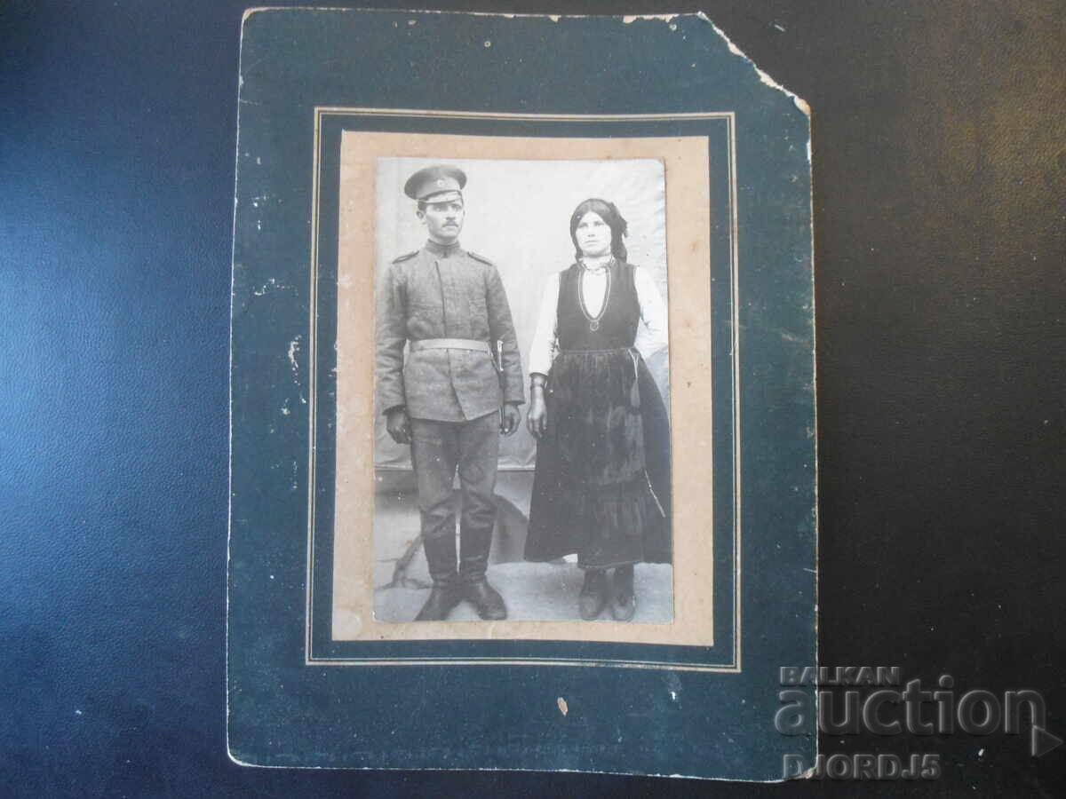 Стара снимка-картон, Дочо Мирчев и Динка Дочева Велковска с цена € 7.50 | 14.67 лв. Стара снимка-картон, Дочо Мирчев и Динка Дочева Велковска с цена € 7.50 | 14.67 лв.