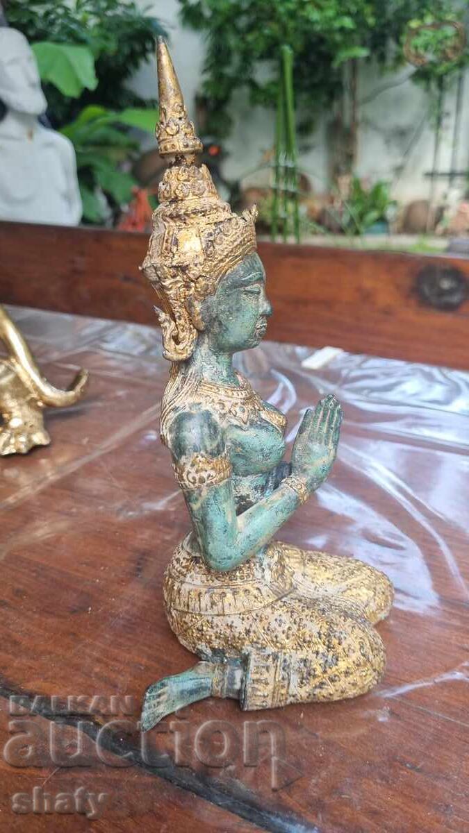Delivery of Bronze sculpture. Figure. Nepal Delivery of Bronze sculpture. Figure. Nepal