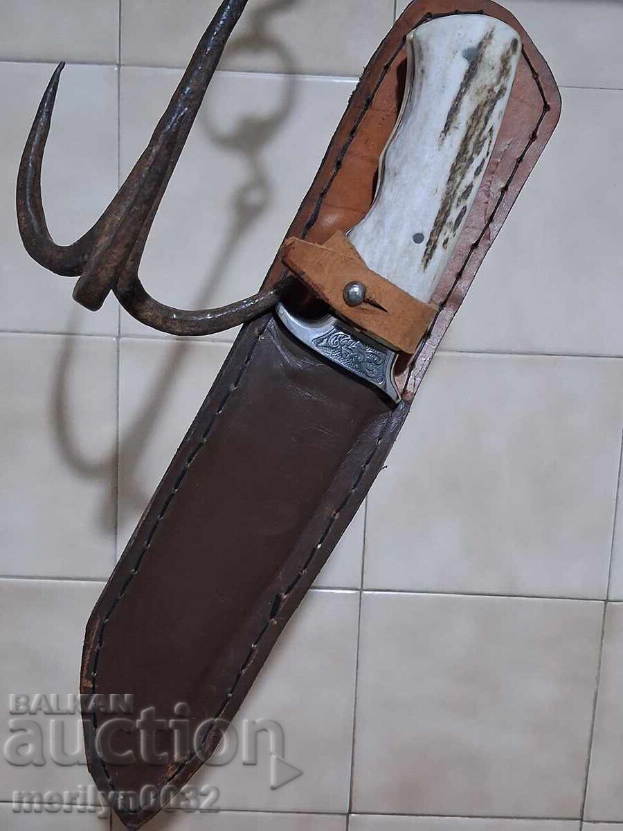 Δημοπρασία Κυνηγετικό μαχαίρι με θήκη, λαβή από κέρατο ελαφιού Δημοπρασία Κυνηγετικό μαχαίρι με θήκη, λαβή από κέρατο ελαφιού