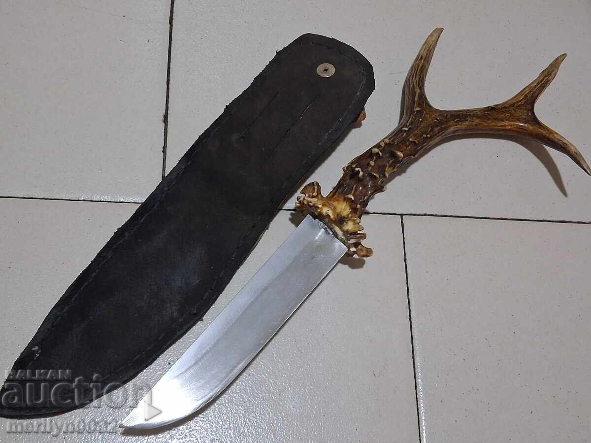 Δημοπρασία Κυνηγετικό μαχαίρι με θήκη, λαβή από κέρατο ελαφιού Δημοπρασία Κυνηγετικό μαχαίρι με θήκη, λαβή από κέρατο ελαφιού