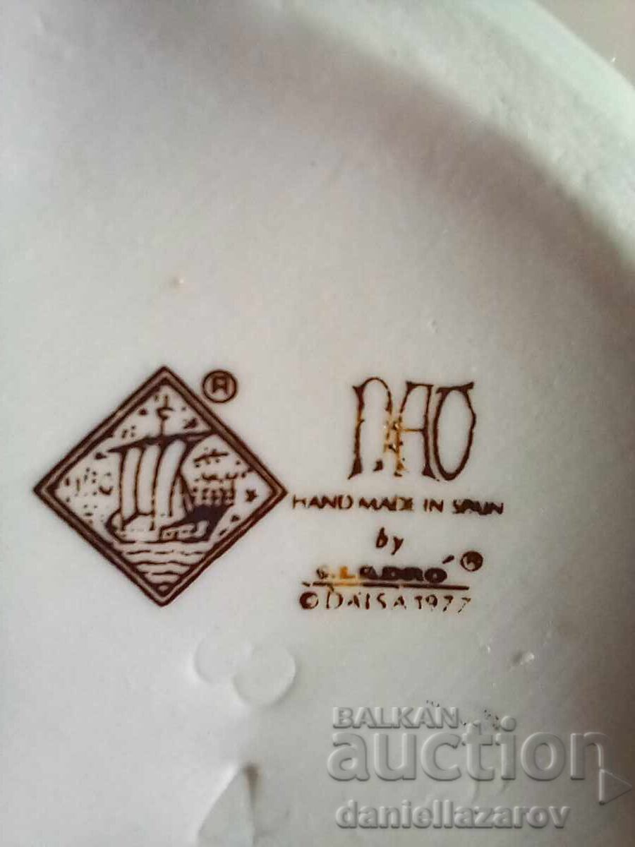 NAO by Lladro, Πορσελάνινη φιγούρα "Κορίτσι με αρνάκι", 1977 - 6 NAO by Lladro, Πορσελάνινη φιγούρα "Κορίτσι με αρνάκι", 1977 - 6