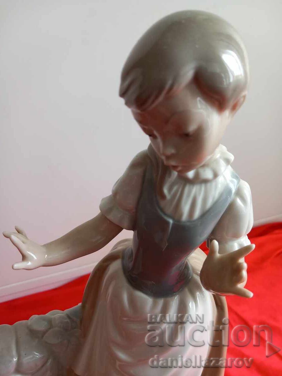 Δημοπρασία NAO by LLADRO Μεγάλη Πορσελάνινη Φιγούρα "Κορίτσι στη Βρύση" Δημοπρασία NAO by LLADRO Μεγάλη Πορσελάνινη Φιγούρα "Κορίτσι στη Βρύση"